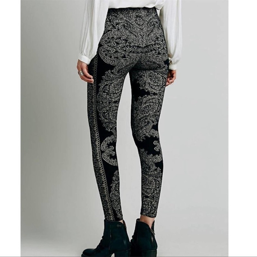 Free People Sweater Knit Black & Tan Tapestry Paisley S